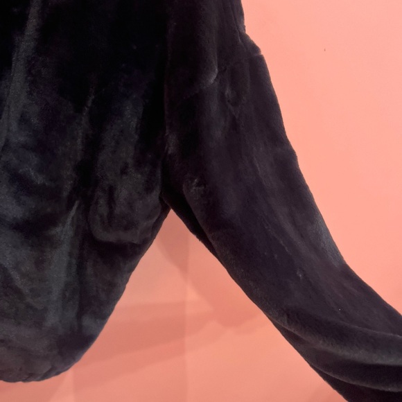 Hollister Black Plush Jacket - Picture 6 of 6